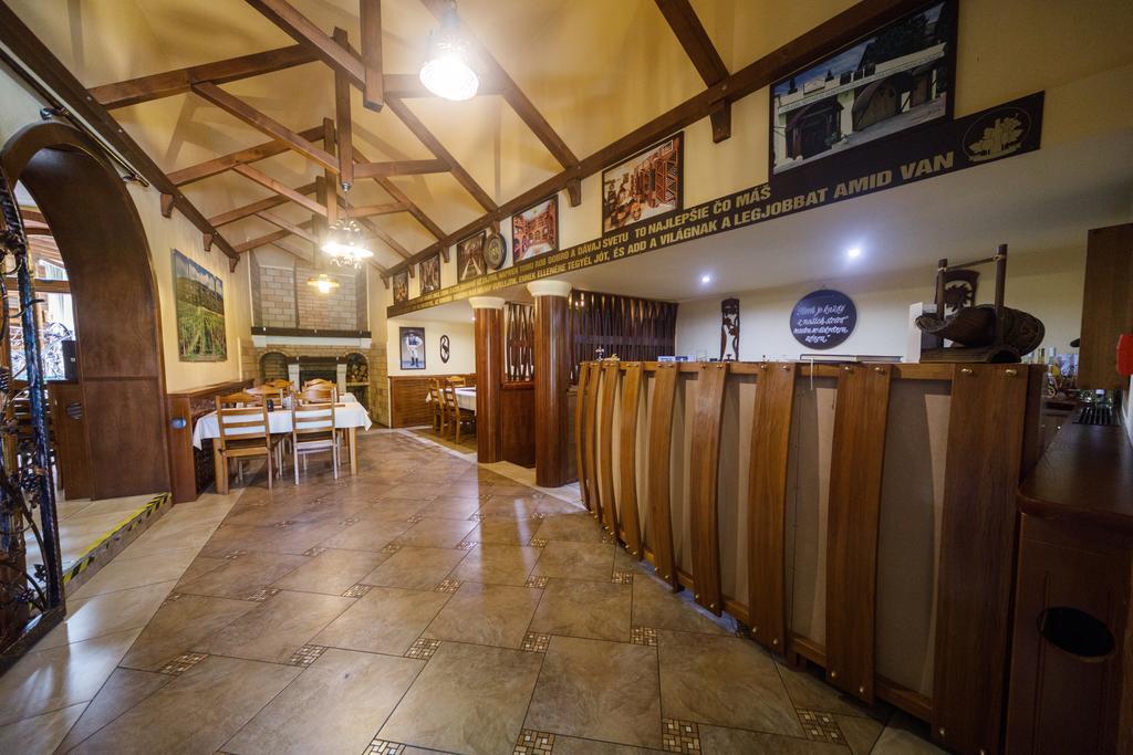 Tokaj Zlata Putna - Restaurant & Pension Vinicky Bagian luar foto
