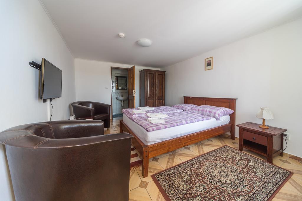 Tokaj Zlata Putna - Restaurant & Pension Vinicky Bagian luar foto