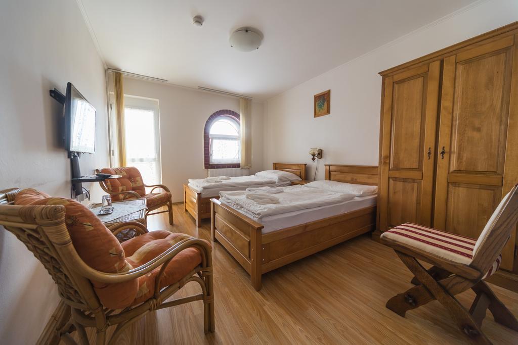 Tokaj Zlata Putna - Restaurant & Pension Vinicky Bagian luar foto