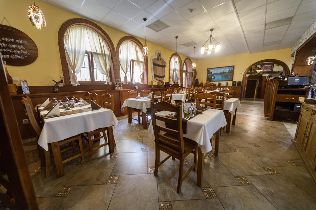 Tokaj Zlata Putna - Restaurant & Pension Vinicky Bagian luar foto